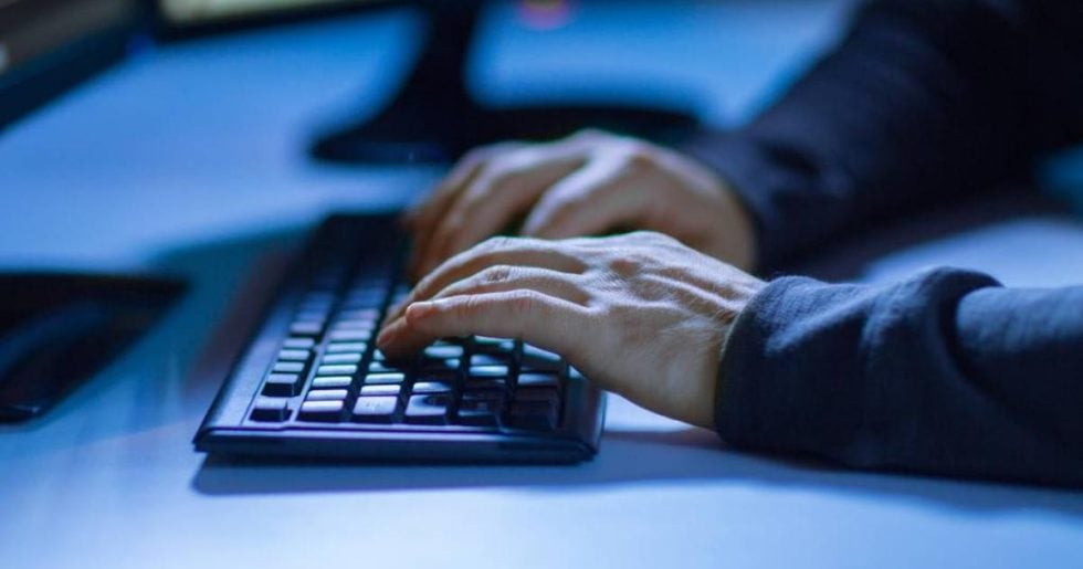 Συνελήφθη 46χρονος για πορνογραφία ανηλίκων - Εντοπίστηκαν εκατοντάδες χιλιάδες αρχεία με τέτοιο υλικό